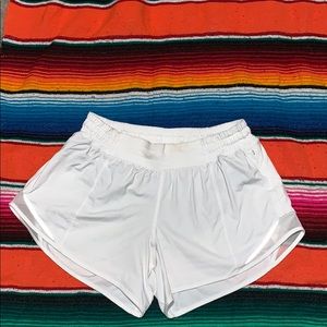 white lulu lemon shorts 6”